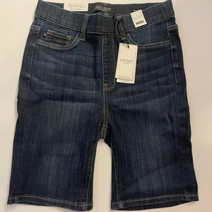 Judy Blue shorts size M. Elastic high waist, bermuda . NWT